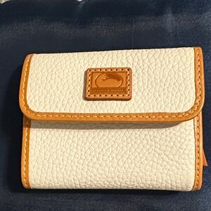 Dooney & Bourke White and Tan Leather Wallet New Without Tags